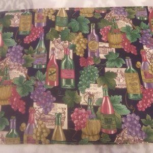 🍾   Table Runner Wine Bottles  🍇  Theme Reversible Musical Notes  🎵   🎻
